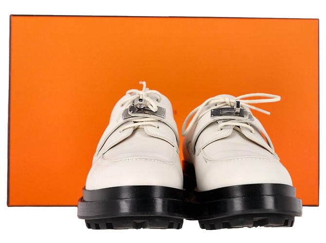 Scarpe Derby Hermès First in pelle bianca Marrone Rosso - vista 2