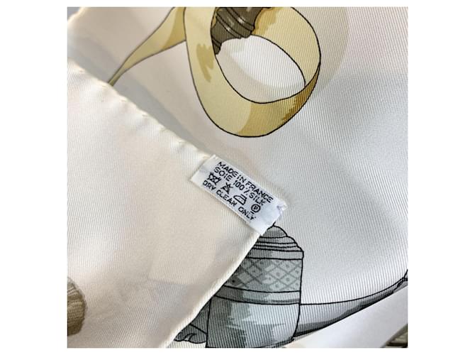 Sciarpa in seta vintage Hermès Ferronnerie Bianco - vista 3