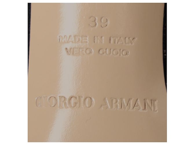 Giorgio Armani Slingback-Pumps mit Ausschnitt aus schwarzem Leder - Ansicht 10