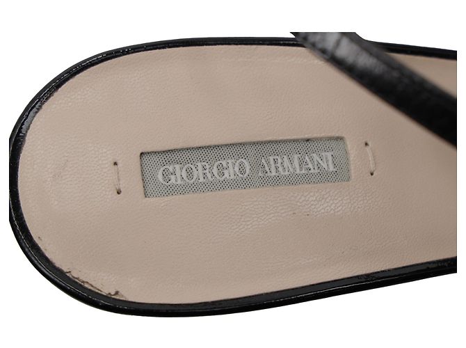Giorgio Armani Slingback-Pumps mit Ausschnitt aus schwarzem Leder - Ansicht 8
