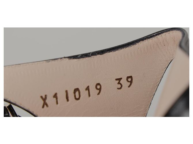 Giorgio Armani Slingback-Pumps mit Ausschnitt aus schwarzem Leder - Ansicht 9