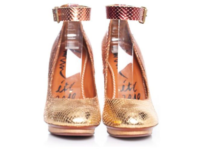 Metallisch pythonfarbene Pumps mit Knöchelriemen von Lanvin Golden - Ansicht 7