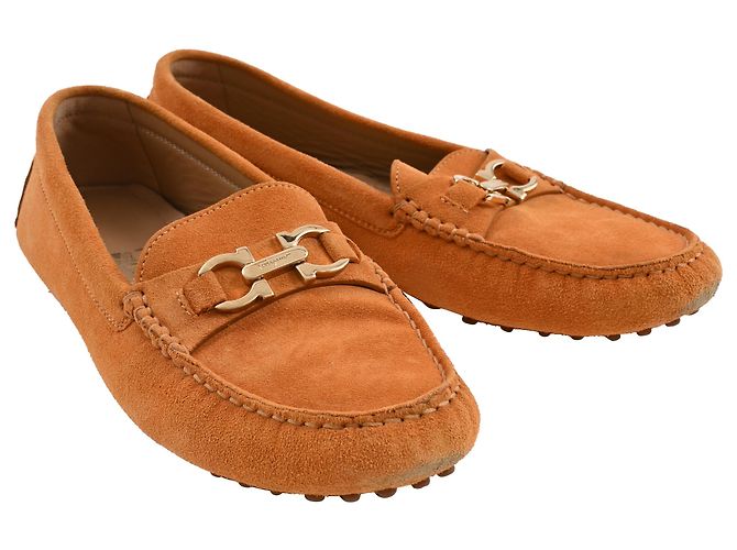 Mocassini in Suede Marrone con Placca Gancini di Salvatore Ferragamo - vista 4