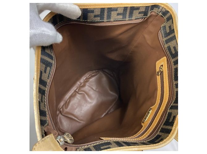 Fendi Zucca-Muster Bucket Tote Bag Braun - Ansicht 11