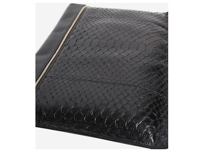 Victoria Beckham Clutch aus schwarzem Schlangenleder mit Prägung - Ansicht 3