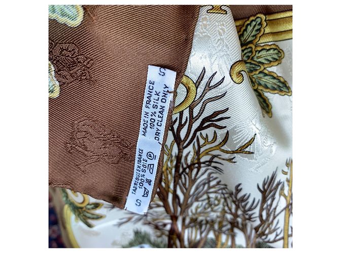 Trim Foulard in seta vintage Hermès Carré 90 Marrone - vista 7