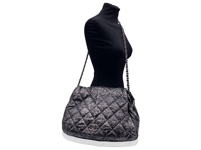 Timeless Chanel Stoff Schultertasche Zeitlos/Klassisch Grau - Ansicht 2