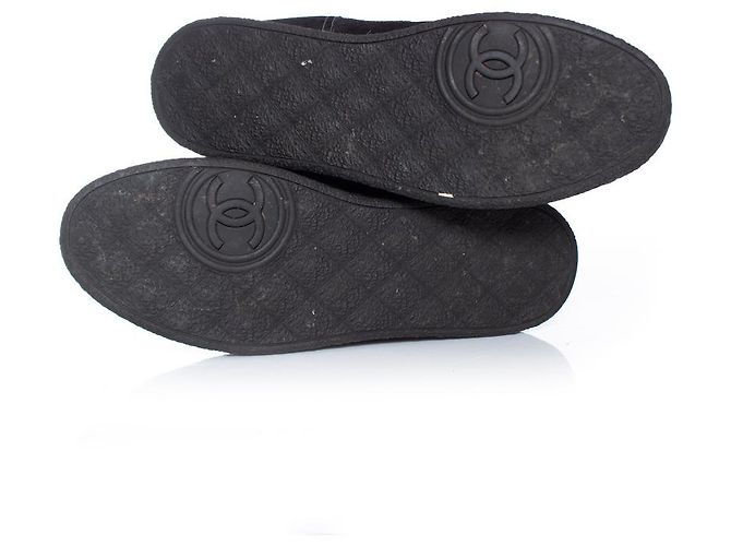 Botas de tornozelo de camurça acolchoadas Chanel Preto - vista 7