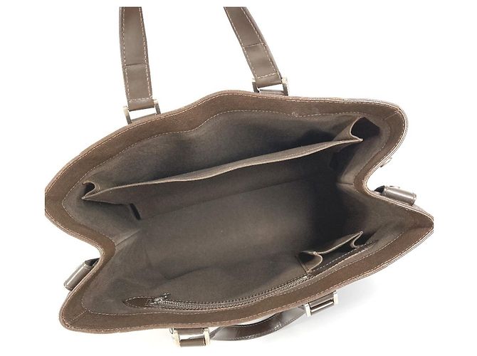 Bolso Tote Louis Vuitton Taiga Kasbeck PM Castaño - vista 11