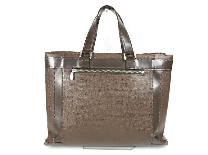 Bolso Tote Louis Vuitton Taiga Kasbeck PM Castaño - vista 2