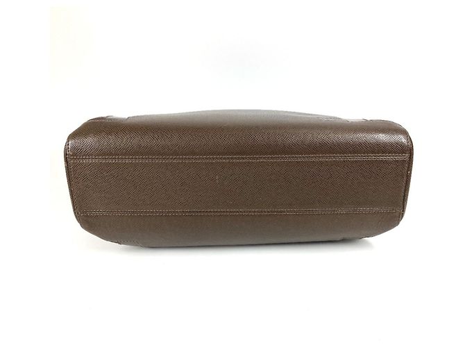 Bolso Tote Louis Vuitton Taiga Kasbeck PM Castaño - vista 5
