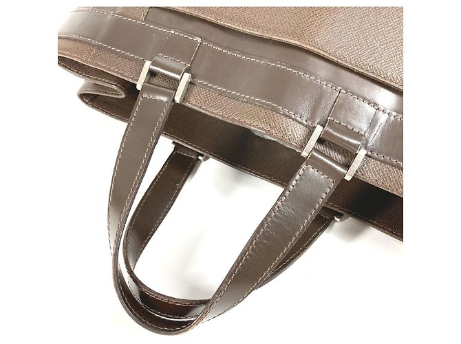 Bolso Tote Louis Vuitton Taiga Kasbeck PM Castaño - vista 8