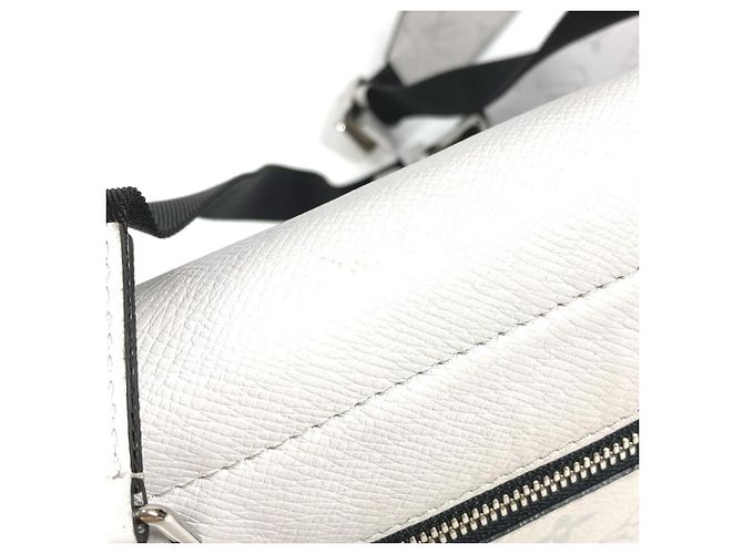 Borsa a tracolla Rama in Taiga Louis Vuitton Bianco - vista 11
