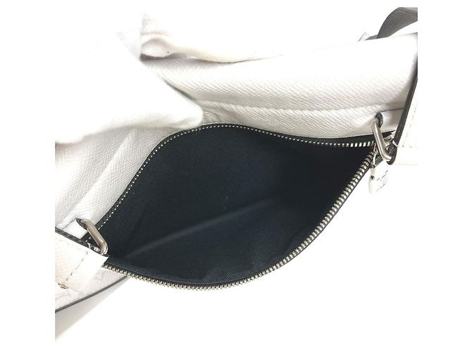 Borsa a tracolla Rama in Taiga Louis Vuitton Bianco - vista 16