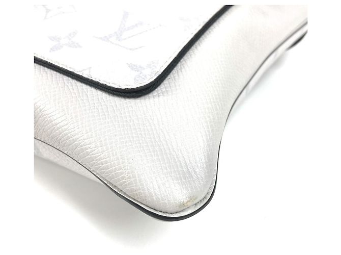 Borsa a tracolla Rama in Taiga Louis Vuitton Bianco - vista 5