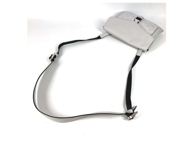 Borsa a tracolla Rama in Taiga Louis Vuitton Bianco - vista 7