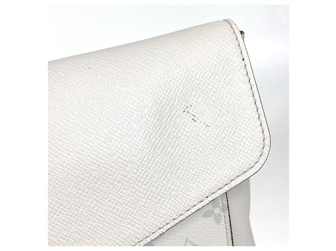 Borsa a tracolla Rama in Taiga Louis Vuitton Bianco - vista 8