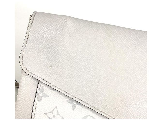 Borsa a tracolla Rama in Taiga Louis Vuitton Bianco - vista 9