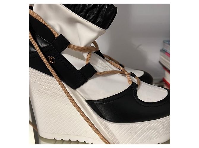 Stivaletti con zeppa Chanel nero bianco pelle 38 - vista 2