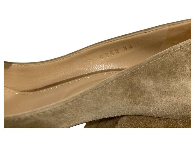 Autre Marque Sergio Rossi Wildleder Pumps mit dicker Sohle und mandelförmiger Spitze Beige - Ansicht 10