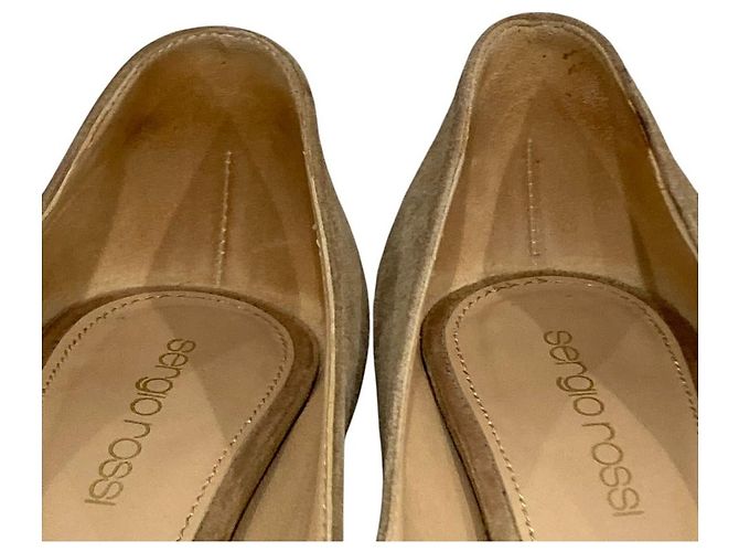 Autre Marque Sergio Rossi Wildleder Pumps mit dicker Sohle und mandelförmiger Spitze Beige - Ansicht 9