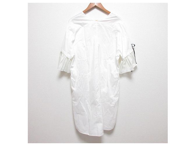 Autre Marque Muveil V-Ausschnitt Kleid mit Glockenärmeln Weiß - Ansicht 2