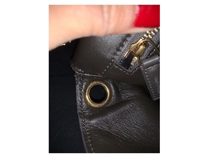 Yves Saint Laurent Kate 99 frange in suede color taupe - vista 8
