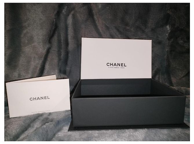 White and black empty box for mini Chanel bag - view 7