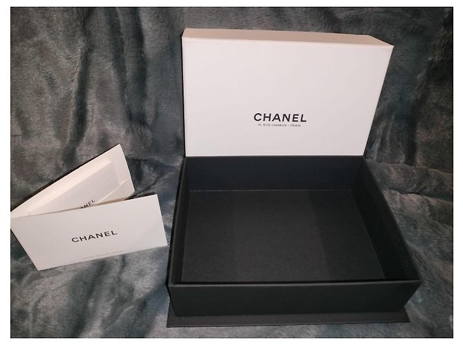 White and black empty box for mini Chanel bag - view 8