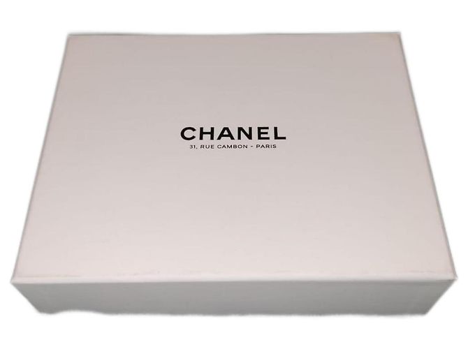 White and black empty box for mini Chanel bag - view 9