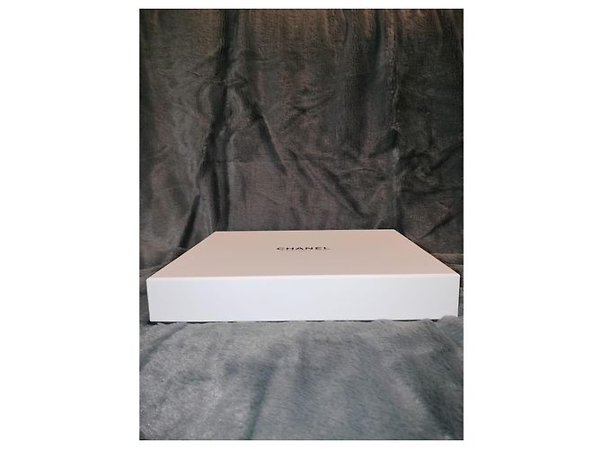 White and black empty box for Chanel fine bag - view 4