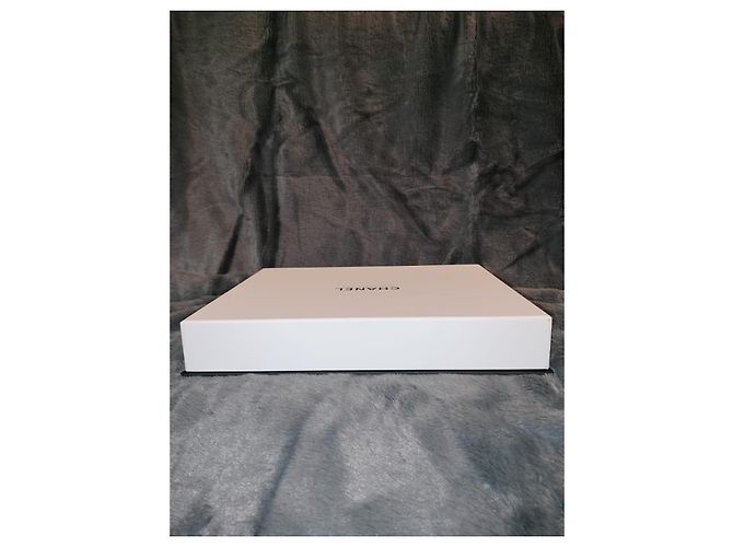 White and black empty box for Chanel fine bag - view 5