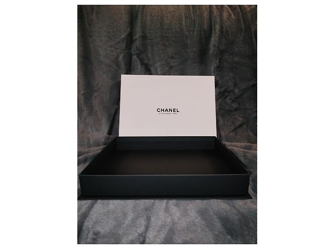 White and black empty box for Chanel fine bag - view 6