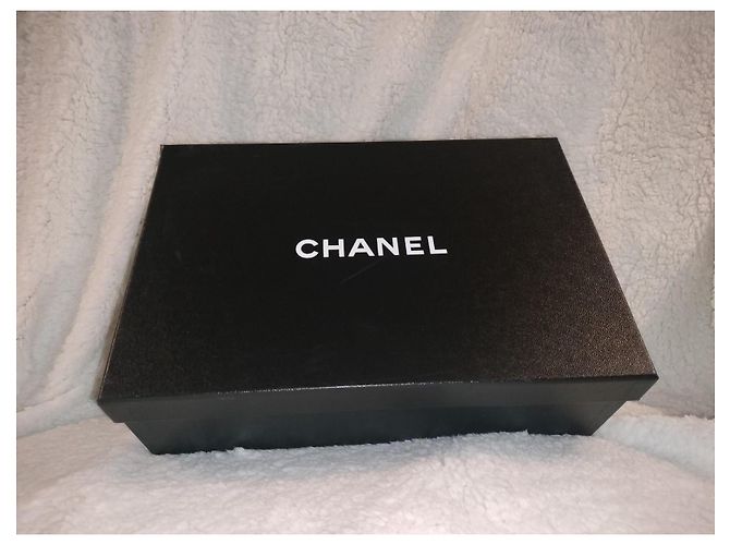 Black empty shoe box Chanel with tissue paper - view 10