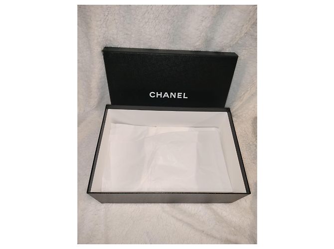 Black empty shoe box Chanel with tissue paper - view 2
