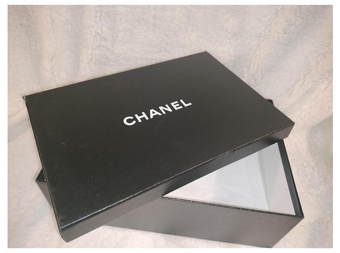 Black empty shoe box Chanel with tissue paper - view 5