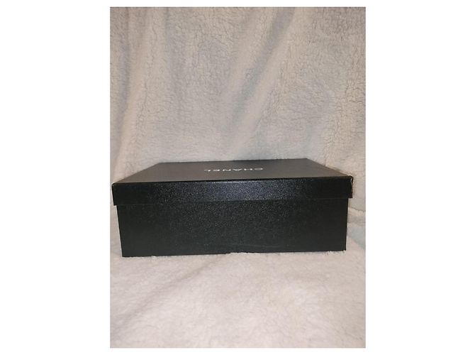 Black empty shoe box Chanel with tissue paper - view 9