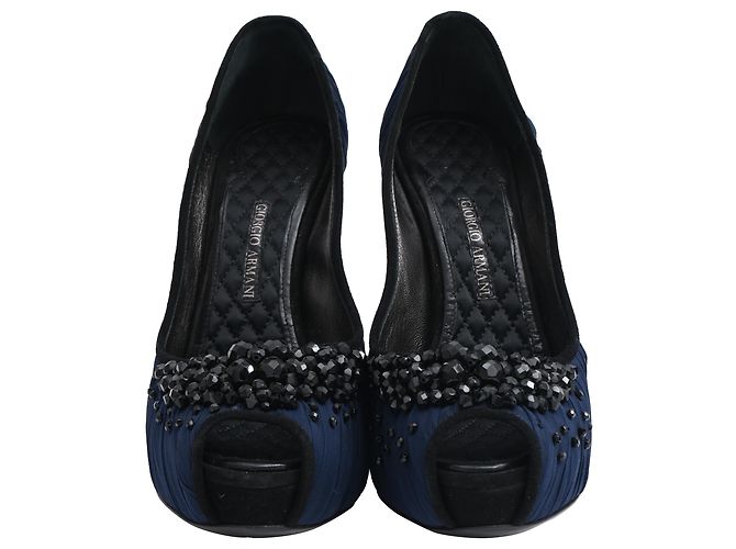 Décolleté aperti decorati in satin blu navy di Giorgio Armani - vista 2