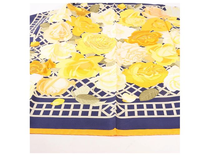Garden Pañuelo de seda Hermès Carré 90 "ROSERAIE" en amarillo - vista 4