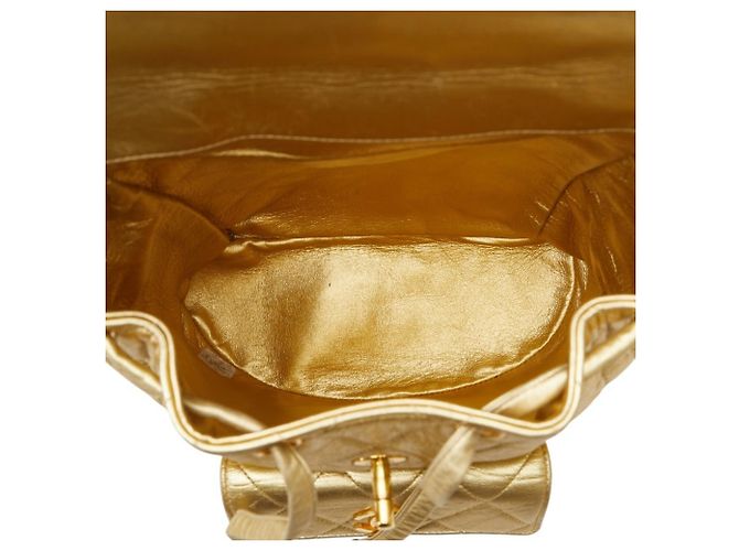 Mochila Matelassé Coco Mark da Chanel em Couro de Cordeiro Dourado - vista 10