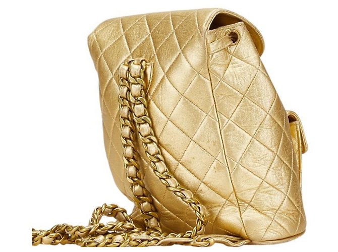 Mochila Matelassé Coco Mark da Chanel em Couro de Cordeiro Dourado - vista 2