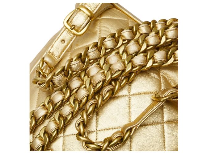 Mochila Matelassé Coco Mark da Chanel em Couro de Cordeiro Dourado - vista 5