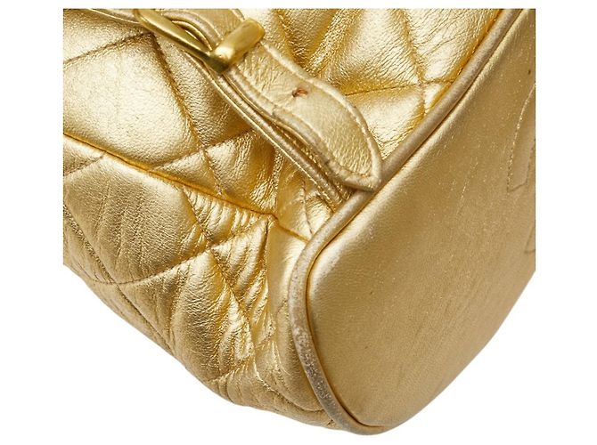 Mochila Matelassé Coco Mark da Chanel em Couro de Cordeiro Dourado - vista 6