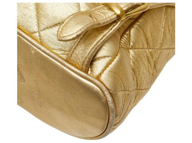 Mochila Matelassé Coco Mark da Chanel em Couro de Cordeiro Dourado - vista 7