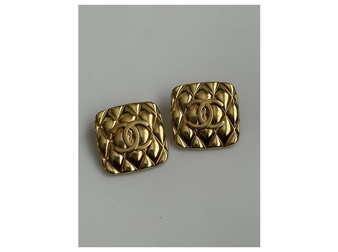 Orecchini Chanel Coco Crush Matelassé Dorati D'oro - vista 2