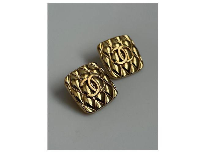 Orecchini Chanel Coco Crush Matelassé Dorati D'oro - vista 3