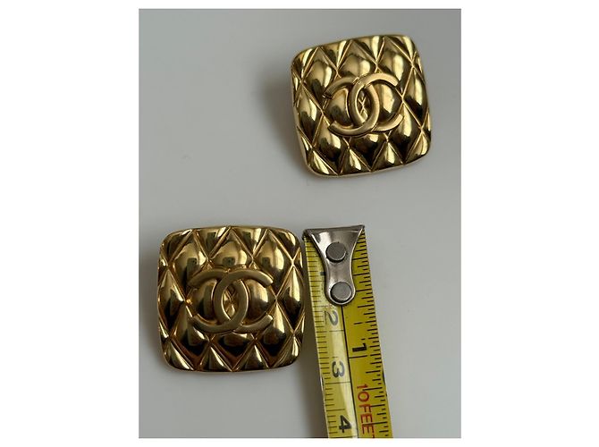Orecchini Chanel Coco Crush Matelassé Dorati D'oro - vista 4