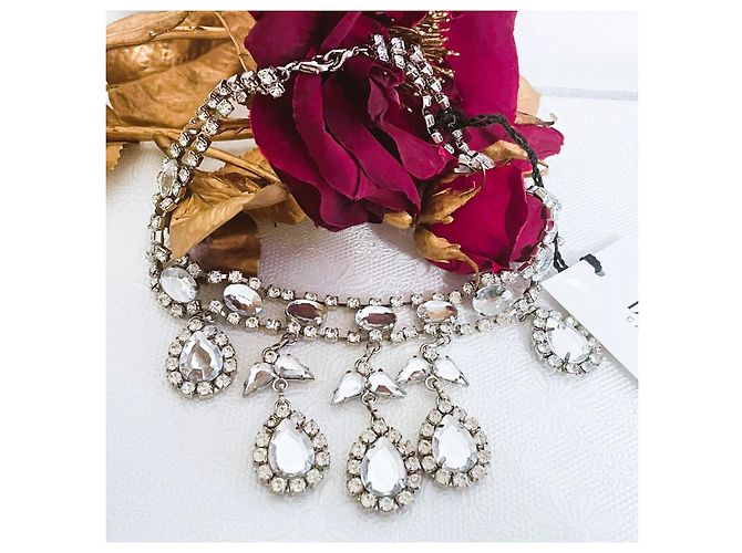 Lindo colar DENNY ROSE com design de 'tiara' com pedras e cristais por toda parte Prata - vista 3