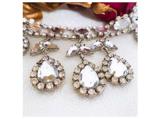Lindo colar DENNY ROSE com design de 'tiara' com pedras e cristais por toda parte Prata - vista 8