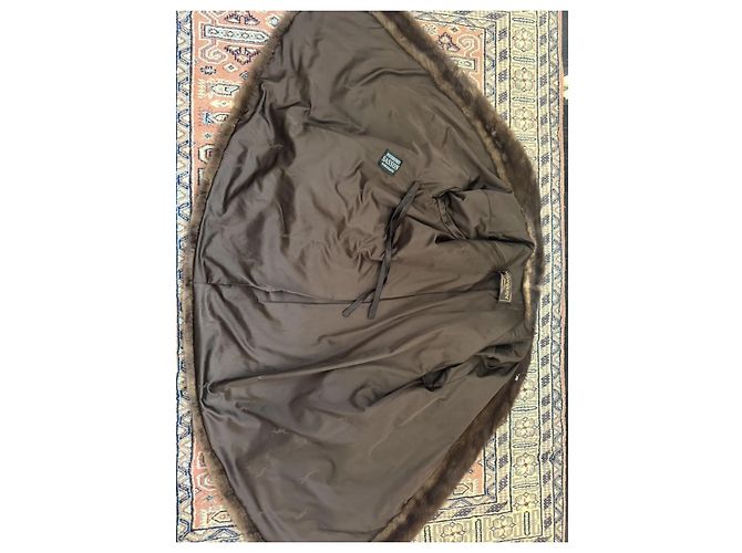 Abrigo de piel de visón Yves Saint Laurent Marrón Castaño - vista 10
